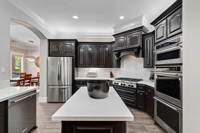 Building Photo - 110 S Veilwood Cir
