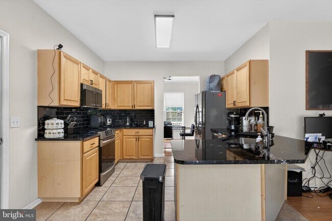 Building Photo - 33 Lindley Dr