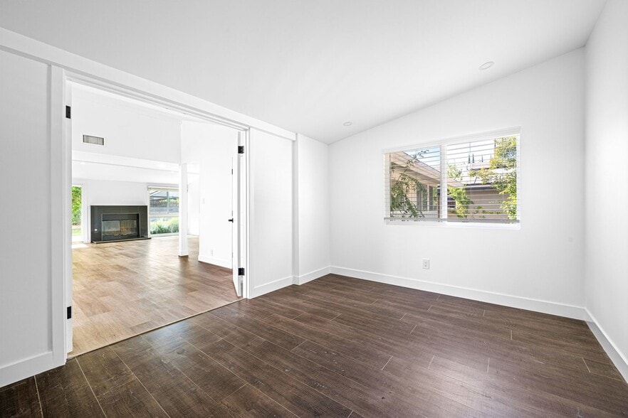 Building Photo - 6445 Oakdale Ave