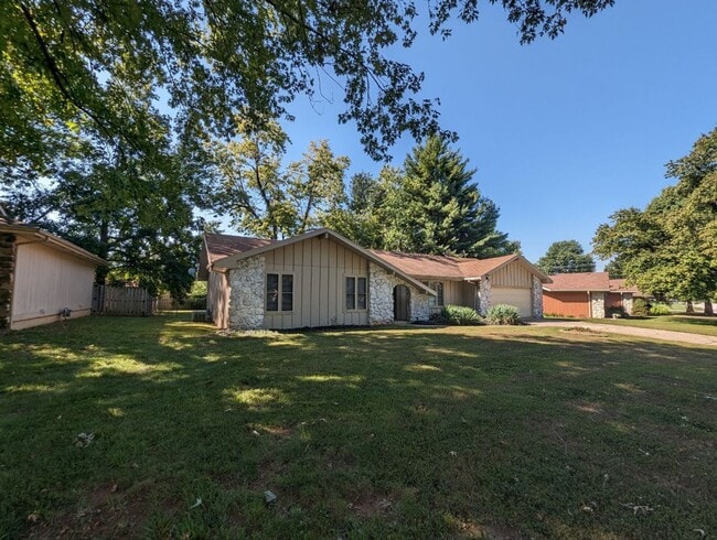 Building Photo - Primrose Market Place - Battlefield Mall A...