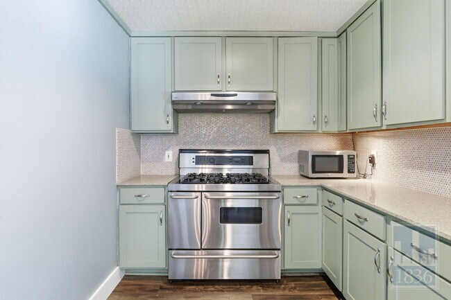 Building Photo - 6809 Columbia Dr