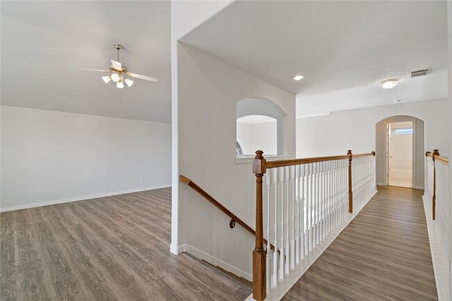 Building Photo - 1010 Sussex Trail