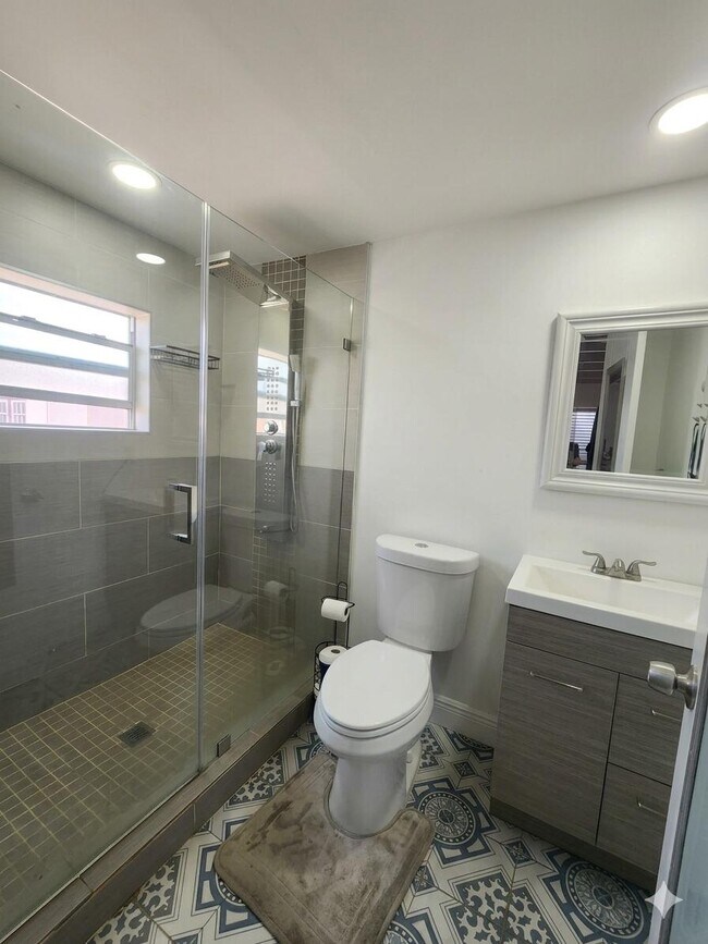 Building Photo - 3440 SW 20th St