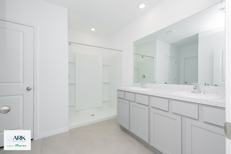 Building Photo - 17305 Reserva Dr