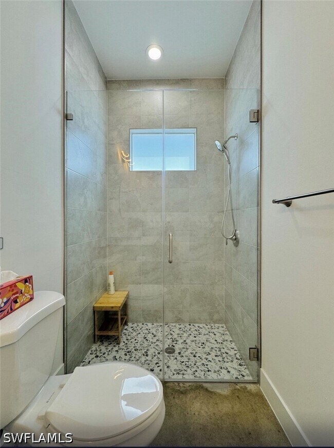 Building Photo - 2479 Shadowlawn Dr