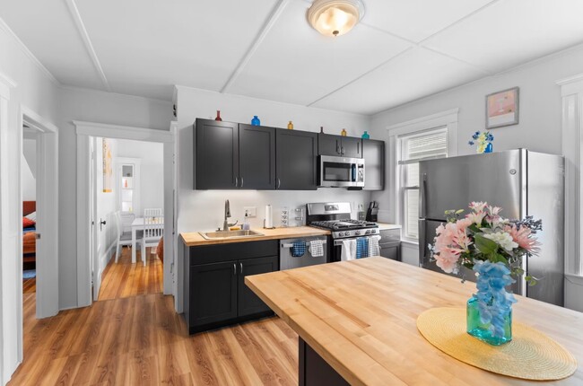 Building Photo - 29 Harbor St