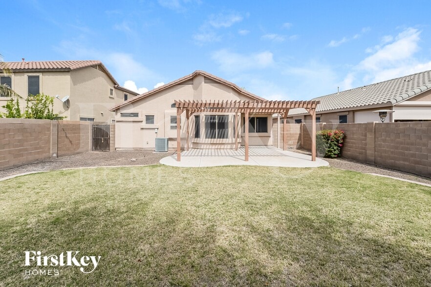 Building Photo - 557 E Jeanne Ln