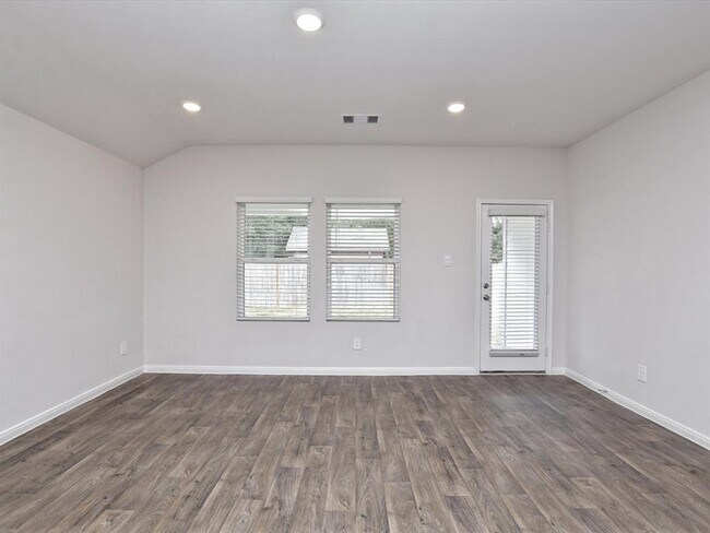 Building Photo - 1305 Camden Ln