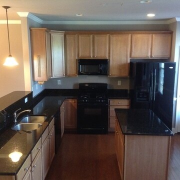 Building Photo - 502 Williamson St SE