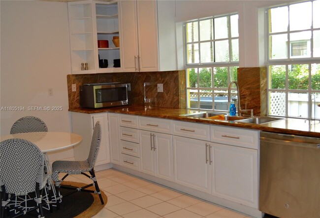 Building Photo - 710 S Mashta Dr