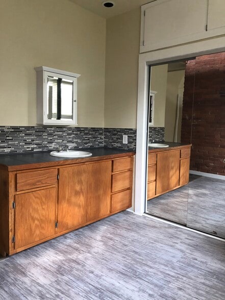 Building Photo - 5511 Claybourne St