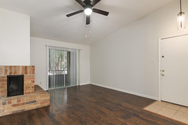 Building Photo - 10555 Turtlewood Ct