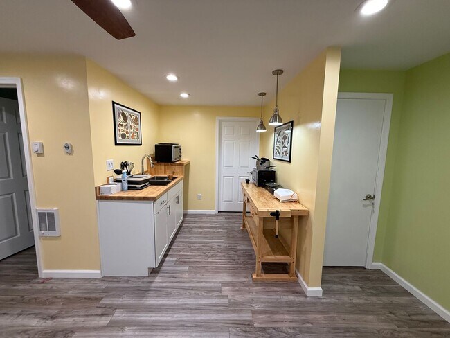 Building Photo - 326 Riverside Ave