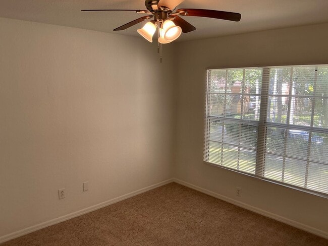 Building Photo - Spacious 2-Bedroom Loft Condo in Gated Azu...