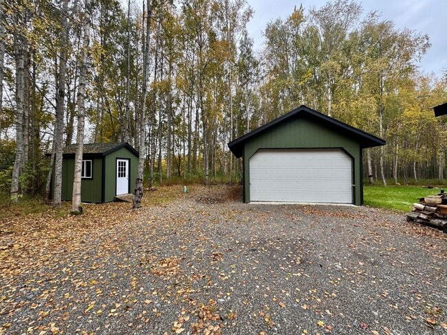 Building Photo - NORTH KENAI HOME!