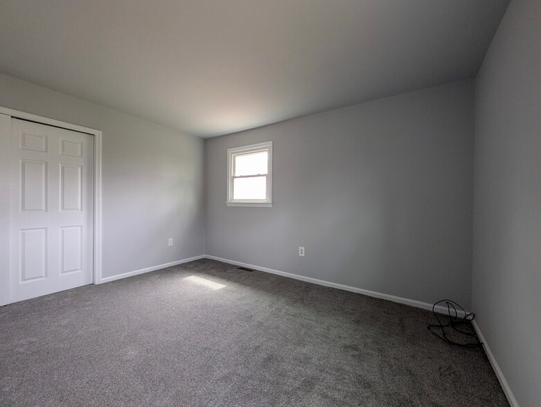 Building Photo - 1583 Yeakel Way