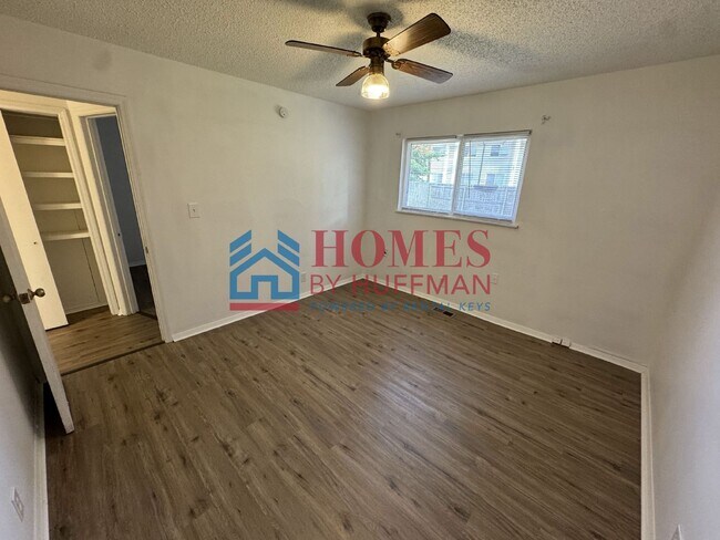 Building Photo - Two Bedroom Duplex | Eastside