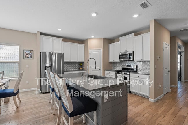 Building Photo - 383 St Vincent Dr