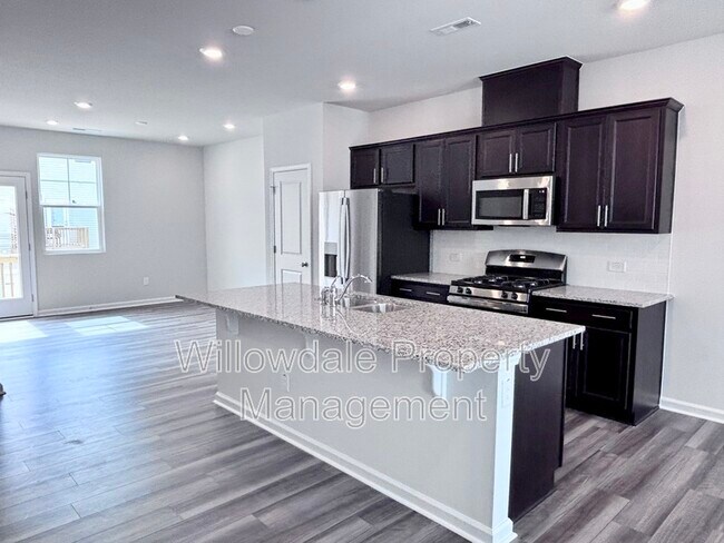 Building Photo - 4010 Silver Oak Ln
