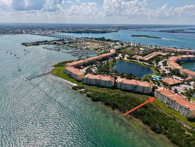 Building Photo - 27 Harbour Isle Dr W
