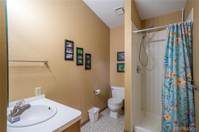 Building Photo - 307 Lakeview Dr