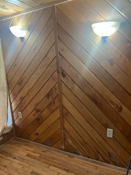 Building Photo - 1574 Armstrong Rd