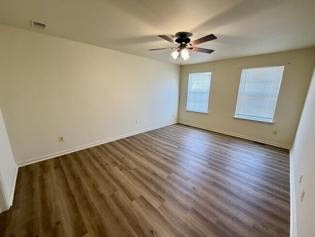 Building Photo - 197 Glenhurst Dr