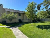 Building Photo - Single level condo in one of the nicest developments in Bennett Valley