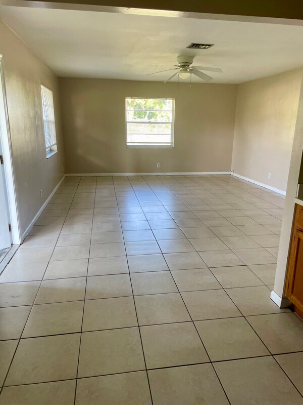 Building Photo - 1570 E Breezy Ln