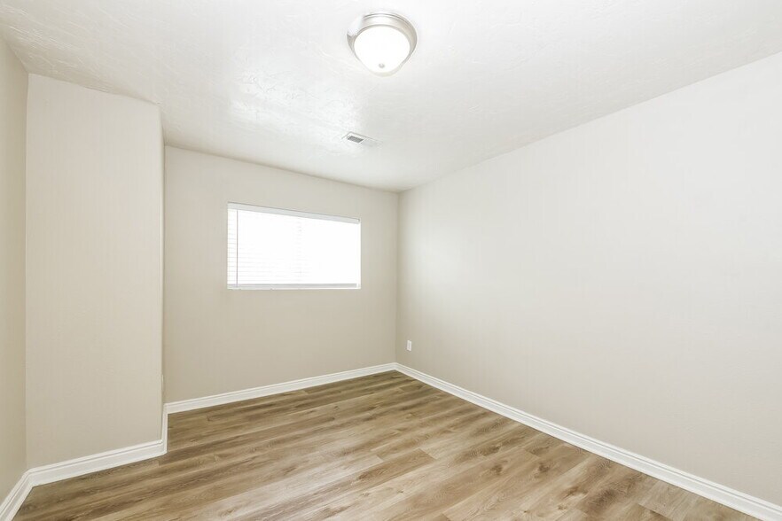 Building Photo - 1116 Mustang Ln