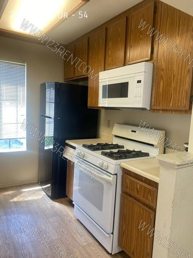 Building Photo - 2554 Olive Dr