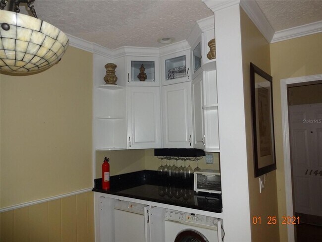 Building Photo - 1144 Delaney Ave