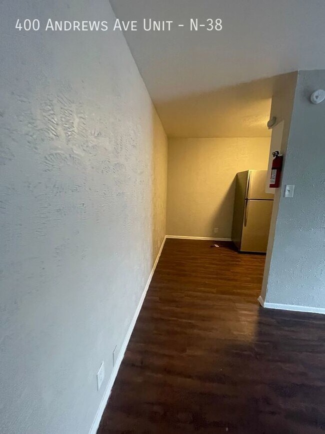 Building Photo - Ask about move in specials