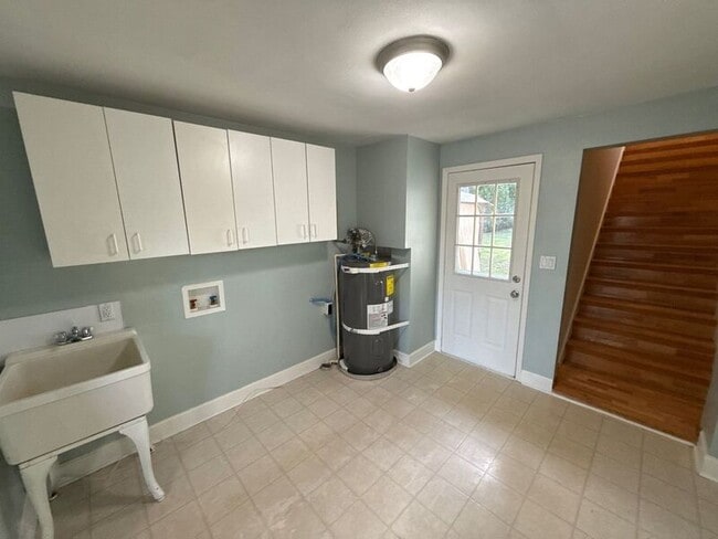 Building Photo - 1740 Glen Creek Rd NW