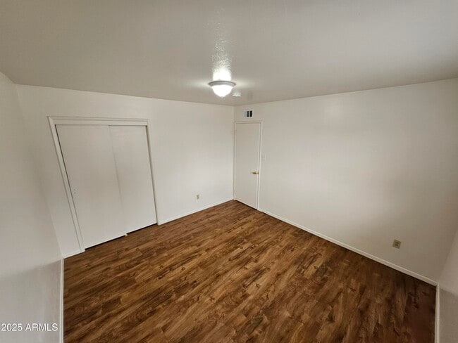 Building Photo - 5242 N 7th Ave