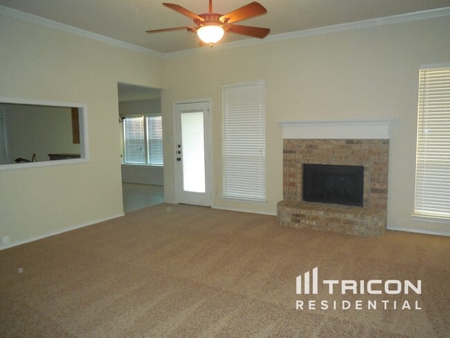 Building Photo - 925 Crowder Dr