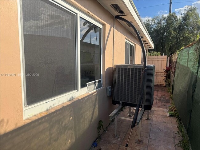 Building Photo - 344 SW 80th Ave