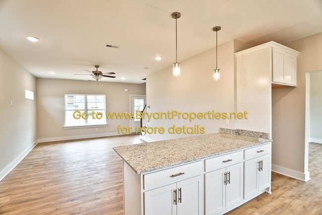Building Photo - 615 Vrabel Rd