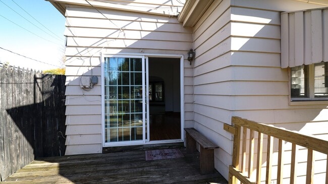 Building Photo - 3 Bedroom House