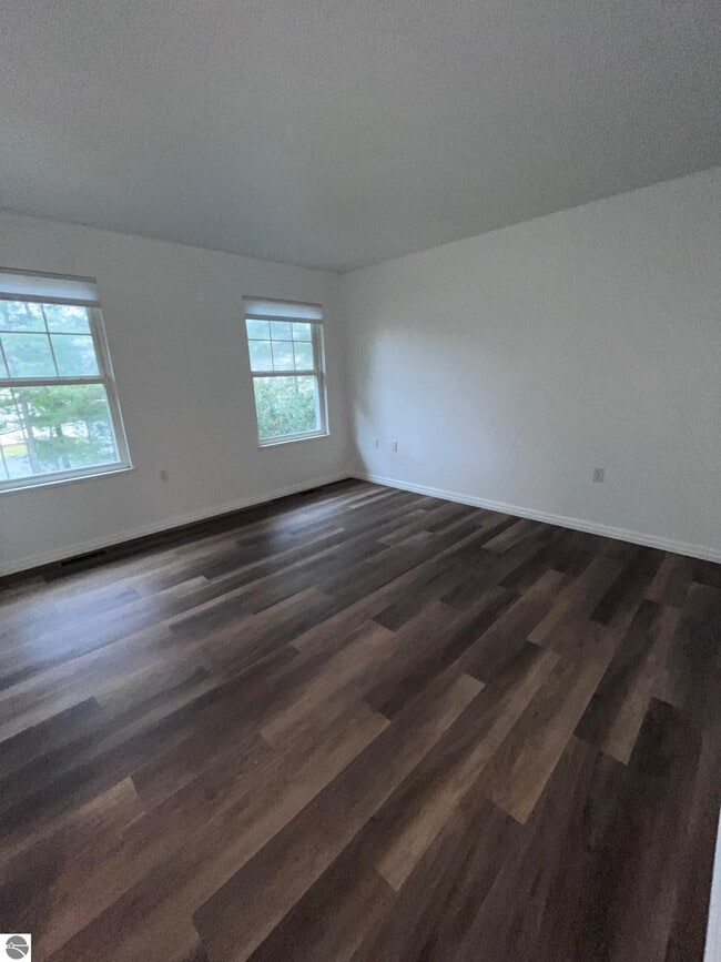 Building Photo - 1495 Newport St