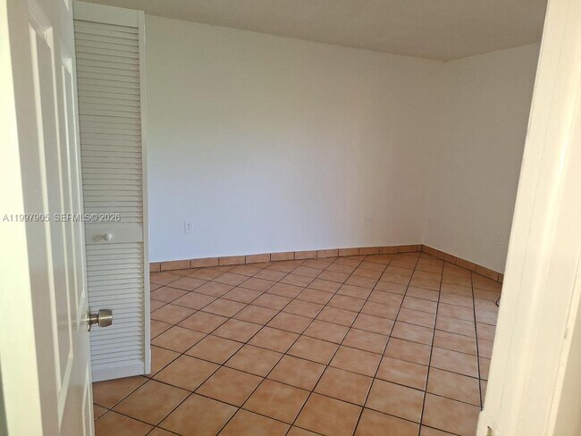 Building Photo - 12120 NE 6th Ave