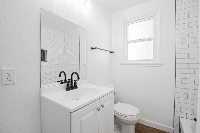 Building Photo - 8748.5 Belford Ave