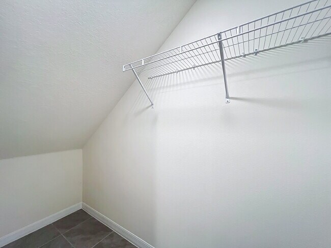 Building Photo - 5 Bedroom Rental Home with Large Backyard in Ocala Crossings!
