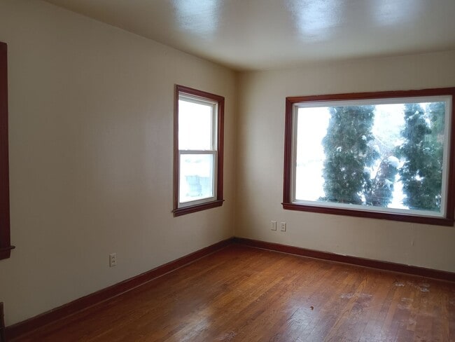 Building Photo - 2 Bedroom Single Family
