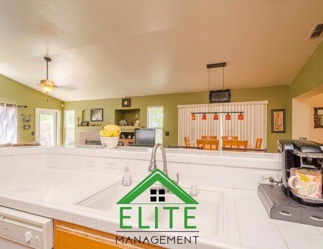 Building Photo - Charming 3-Bedroom Home in Prime Elk Grove...
