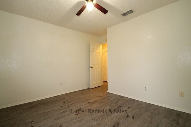 Building Photo - 2008 Continental Dr