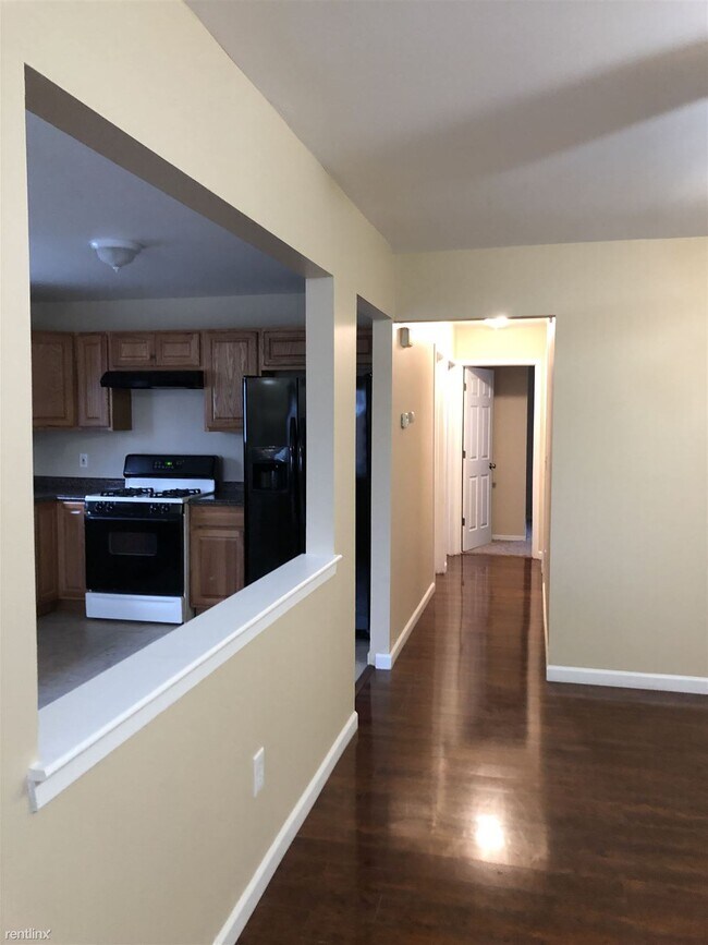 Building Photo - 3 br, 1 bath House - 563 E Guthrie Ave