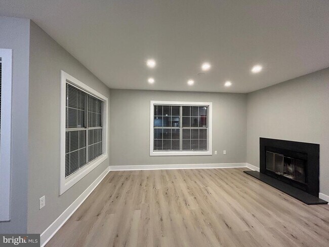 Building Photo - 15777 Easthaven Ct