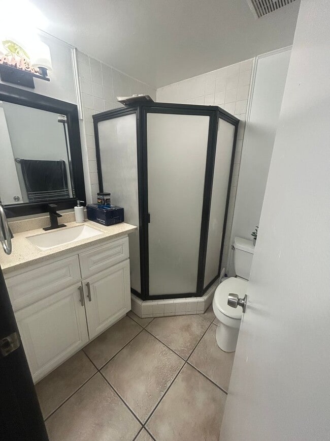 Building Photo - 2 Bed / 2 Bath Unit with Yard & Parking – El Cajon