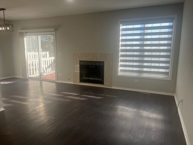 Building Photo - 567 W Parkside Dr